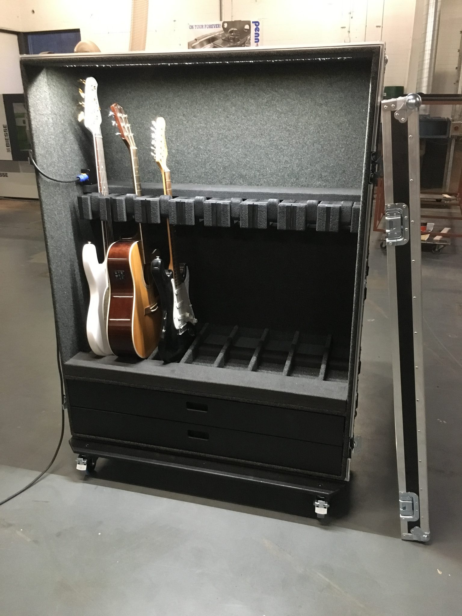 Op zoek naar een flightcase voor meerdere gitaren? Dit is onze gitarencase!